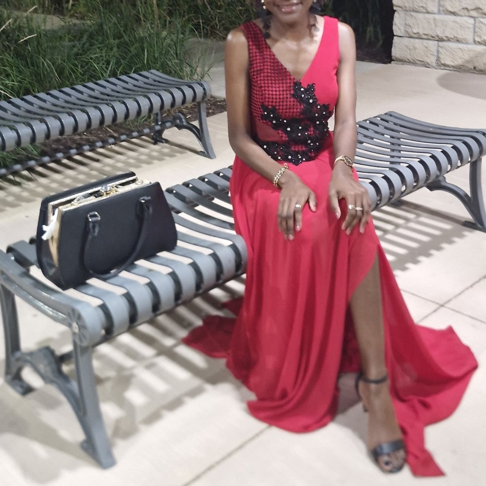 Red Dress Multiuse - Picture 4 of 5